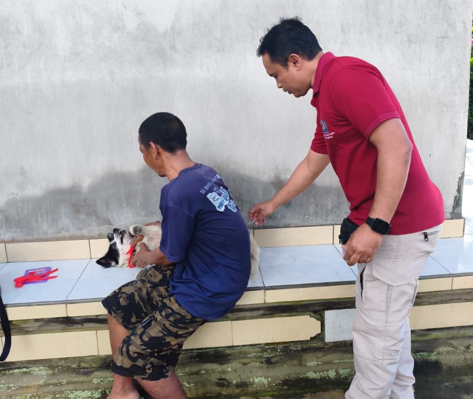 Dinas Pertanian Klungkung Laksanakan Vaksinasi Rabies Massal di Desa Tohpati dan Nyanglan