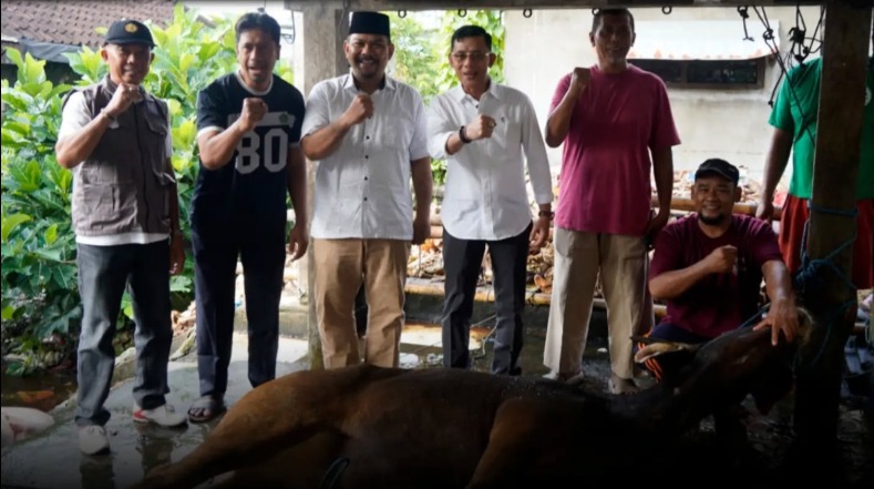 Bantuan Kemasyarakatan Presiden Berupa Sapi Serangkaian Idul Adha 1447 H Diserahkan di Klungkung